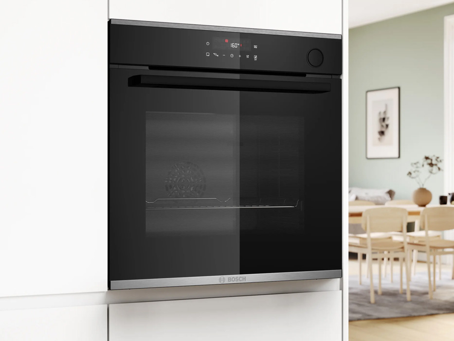 Встраиваемый духовой шкаф Bosch черного цвета